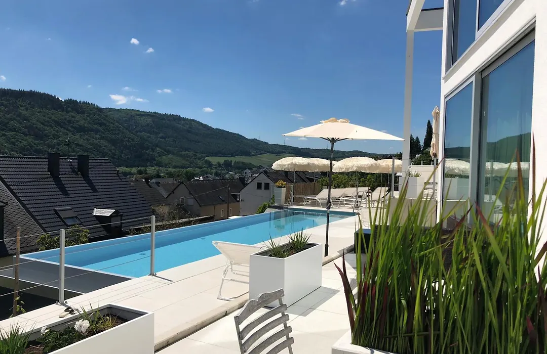 Weingut-Aparthotel Olinger-1